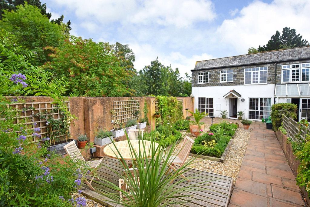 Property photo 1 of 10 External