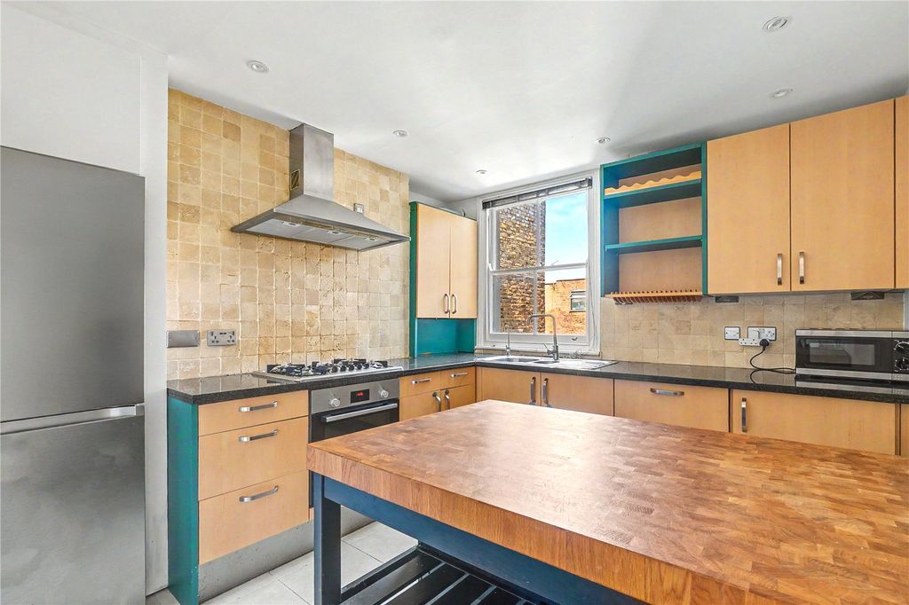 Property photo 3 of 8 Kitchen