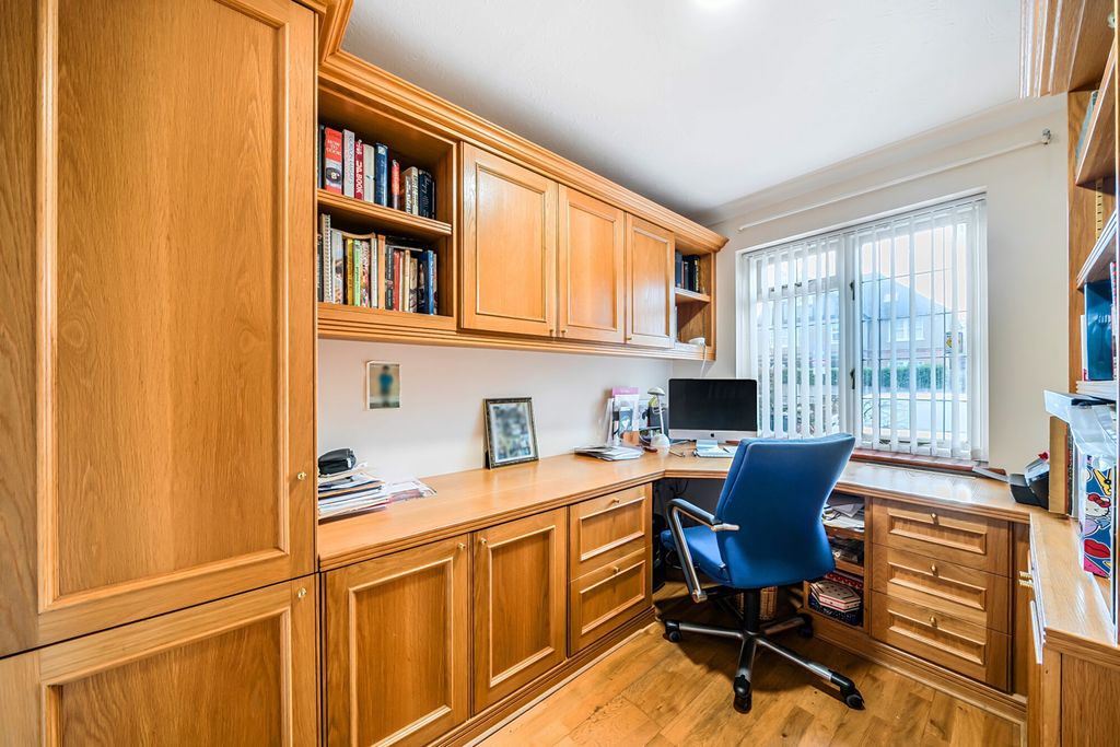 Property photo 3 of 21 1386202-16-692976...