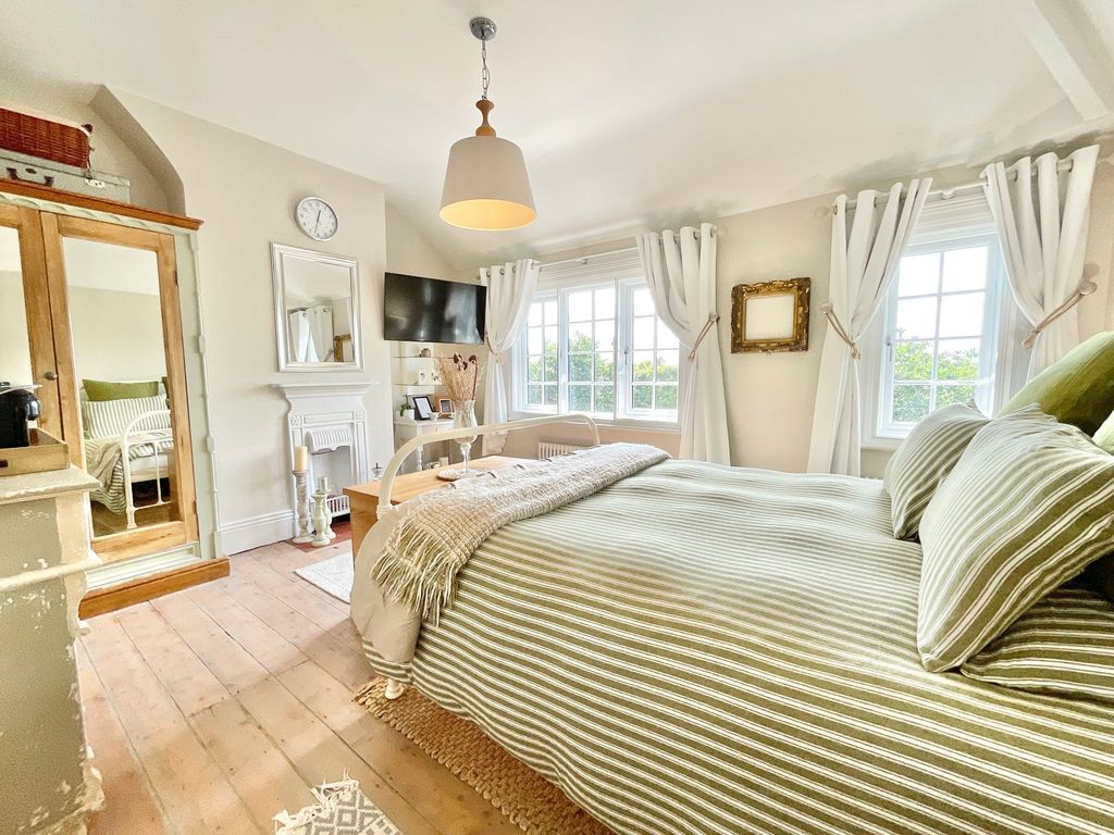 Property photo 3 of 36