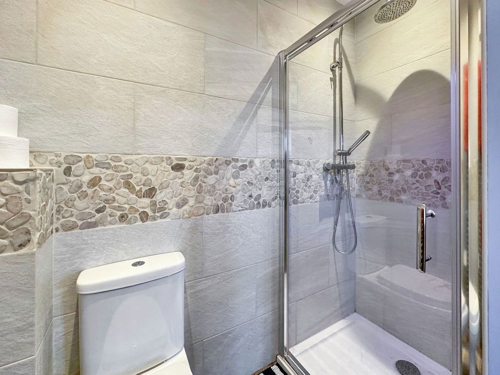 Property photo 3 of 28