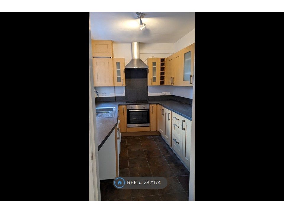 Property photo 3 of 12 Kitchen