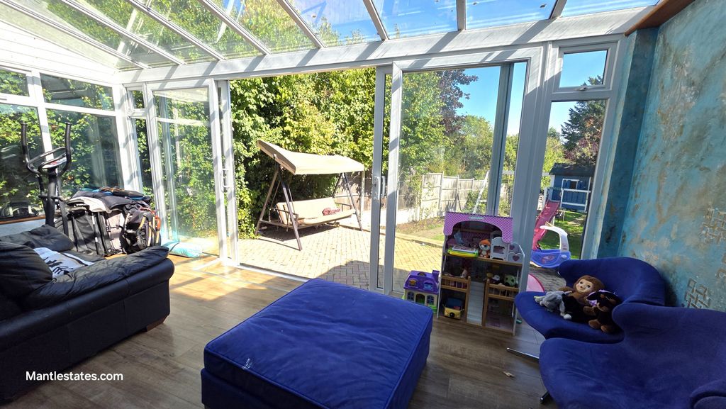 Property photo 3 of 17 Conservatory