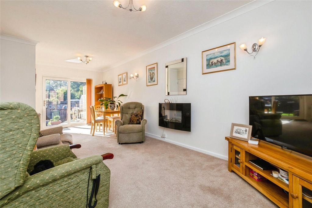 Property photo 1 of 11 Lounge