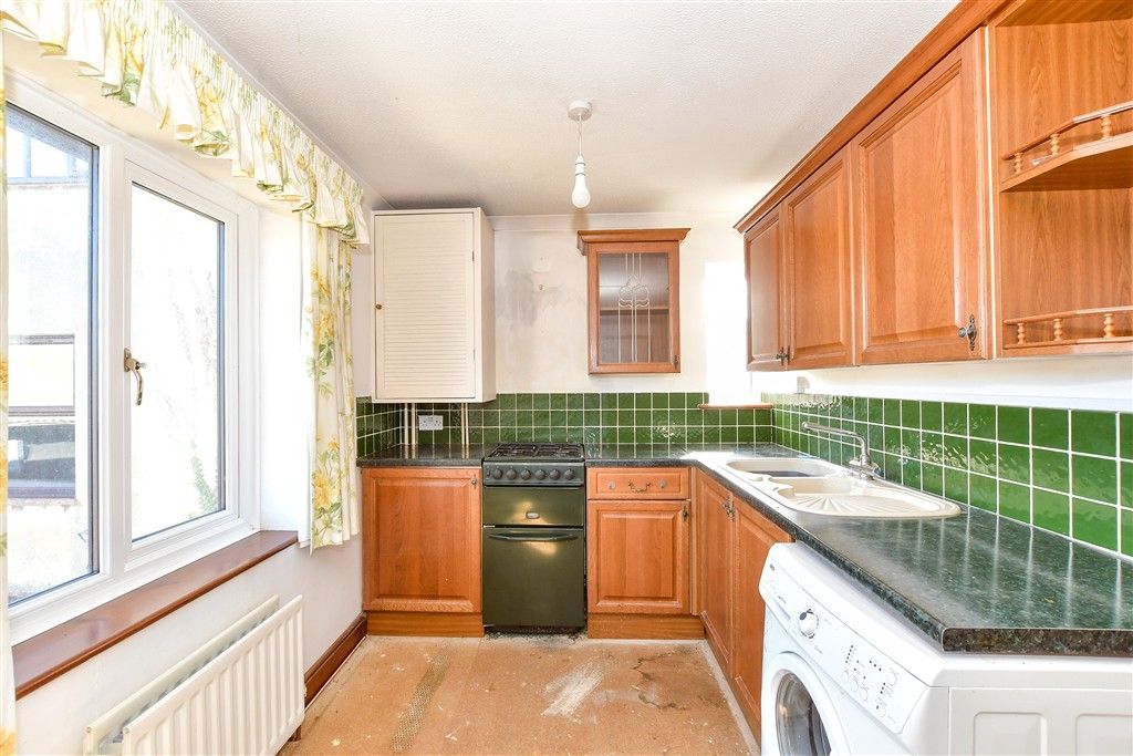 Property photo 3 of 7 Kitchen