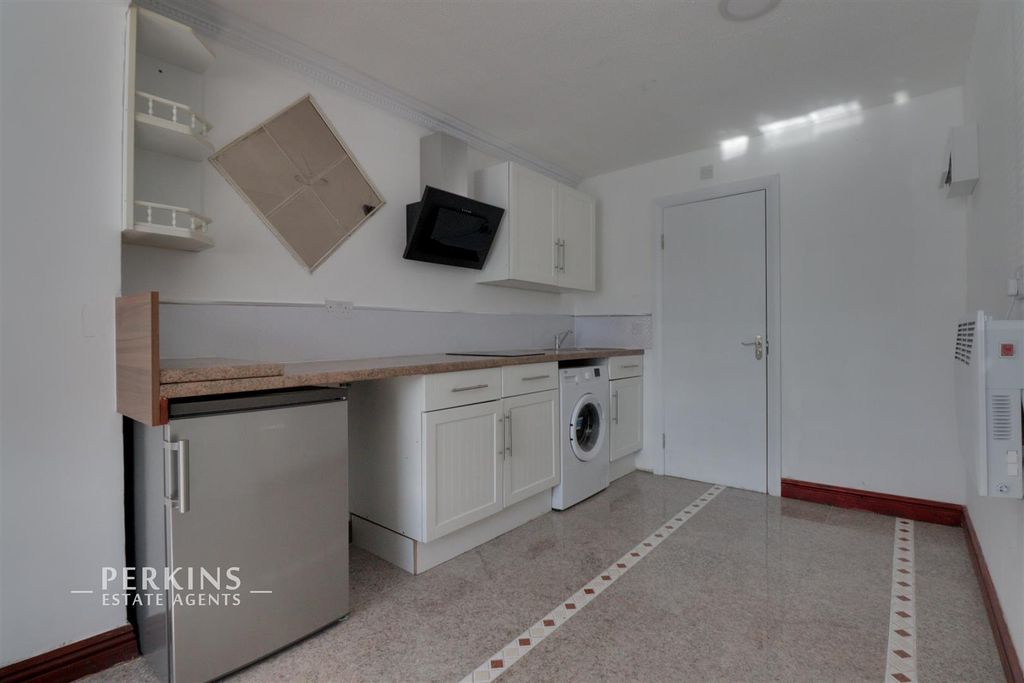 Property photo 2 of 3 Kitchenette.Jpg