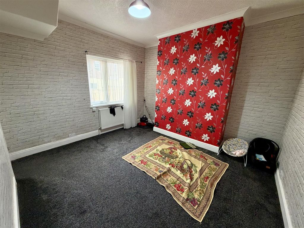 Property photo 3 of 11 Dining Room