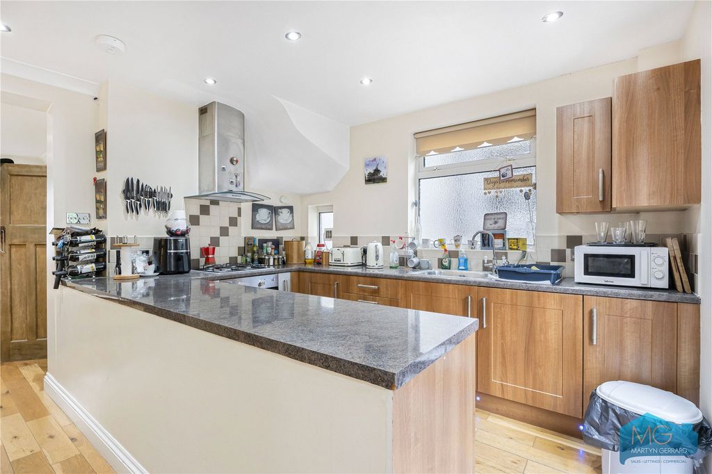 Property photo 2 of 28 Picture No. 23