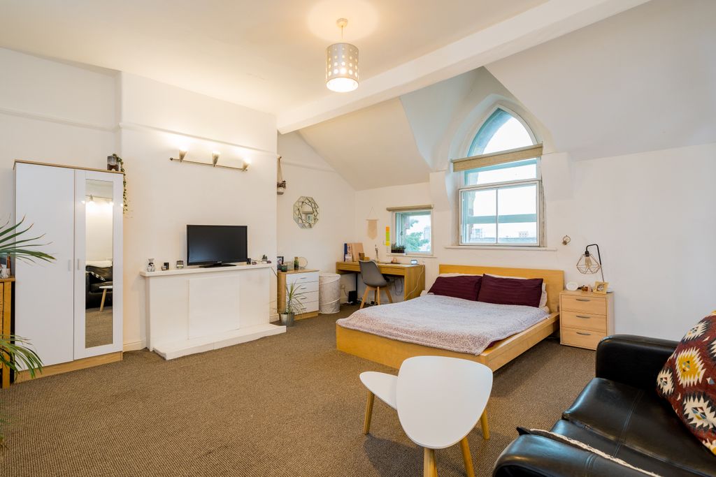Property photo 1 of 4