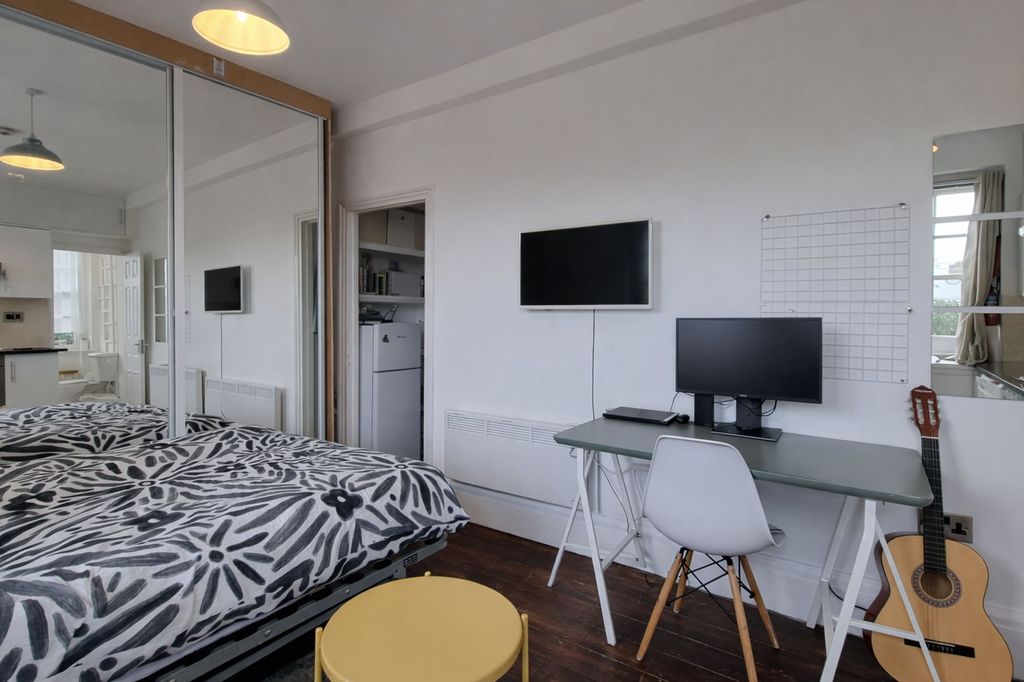 Property photo 2 of 5