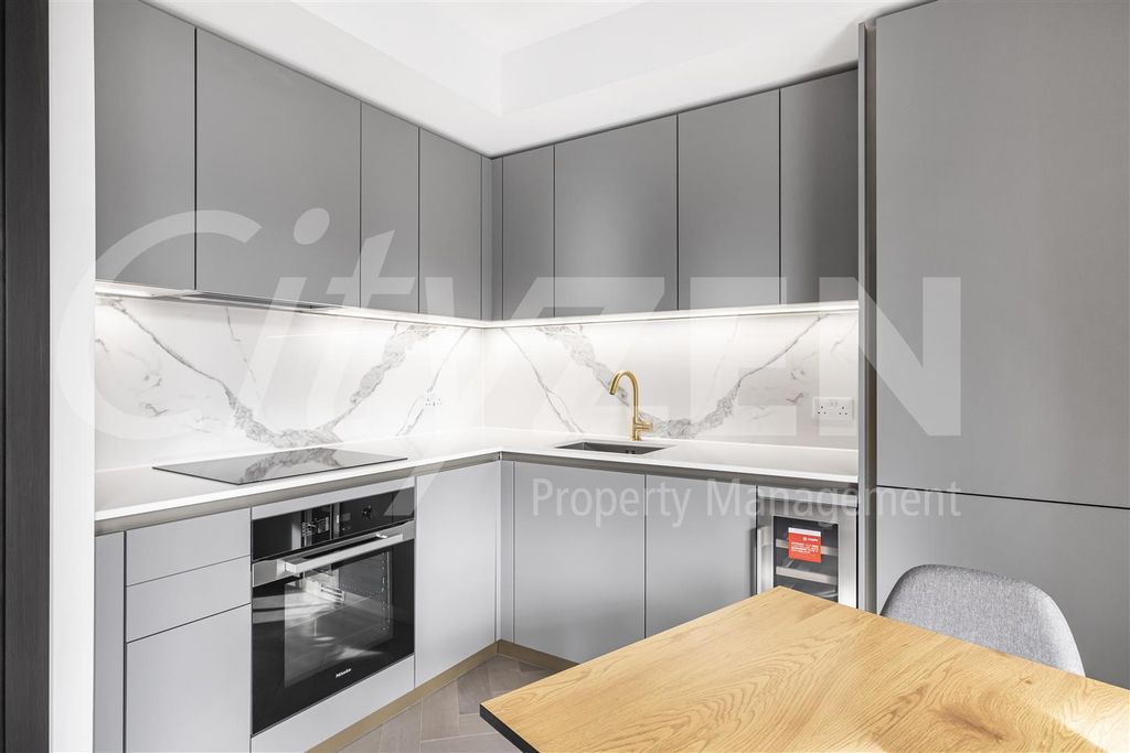 Property photo 2 of 11 Kitchen