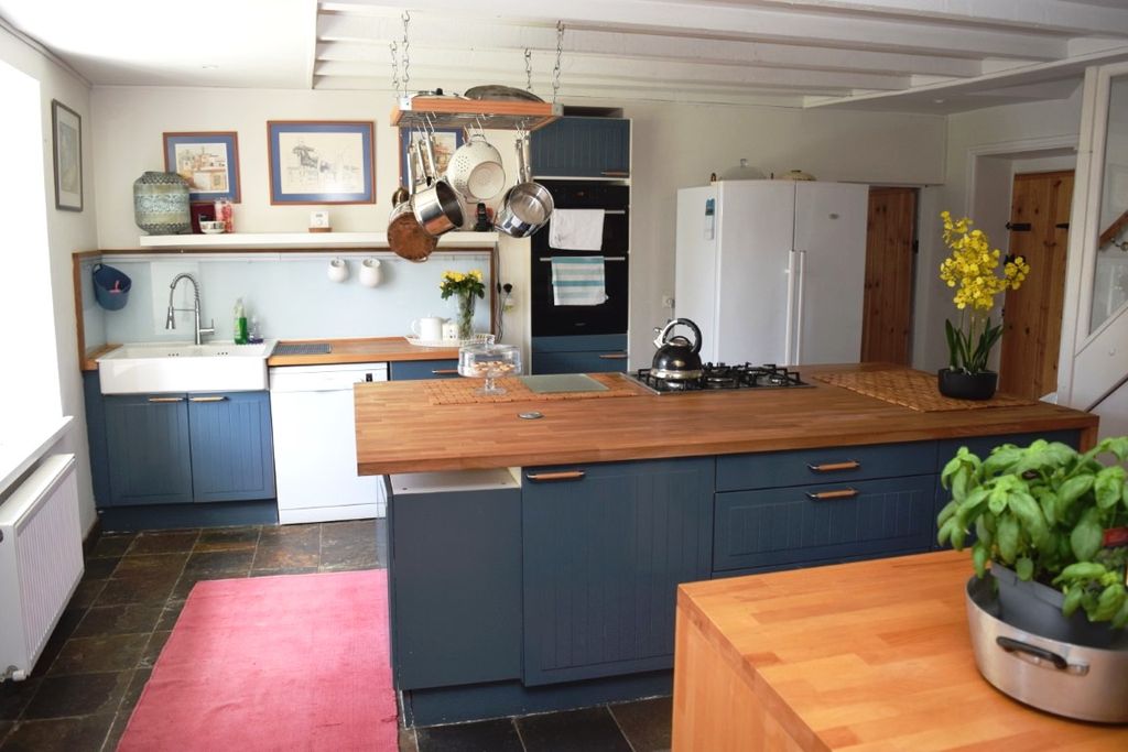 Property photo 3 of 28