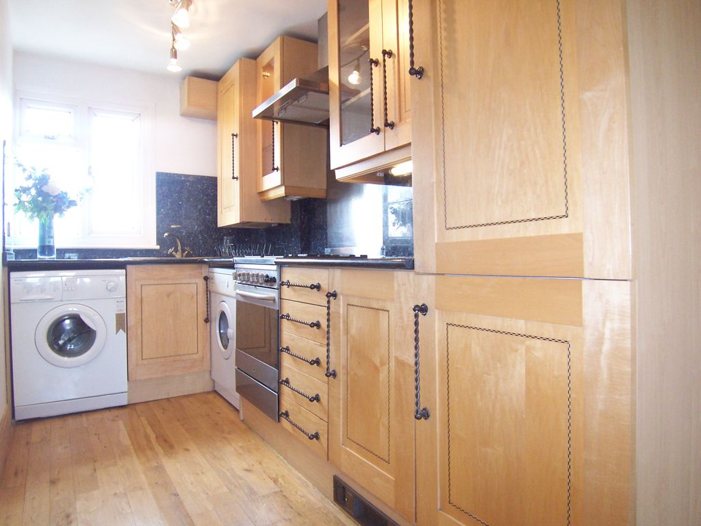 Property photo 3 of 6 Photo 01