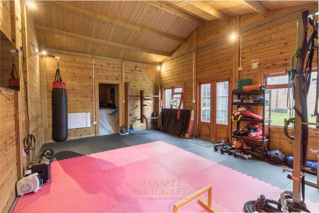 Property photo 3 of 25