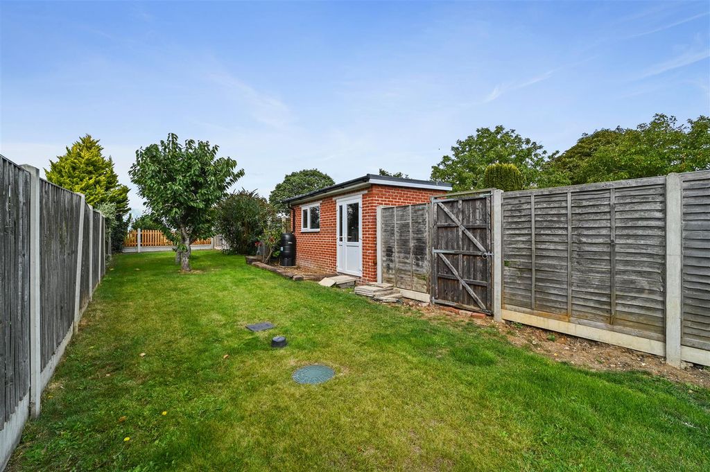 Property photo 3 of 14 Garden