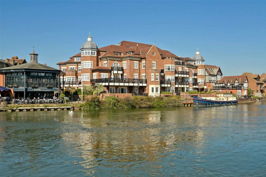 Property photo 1 of 30 Eton Riverside