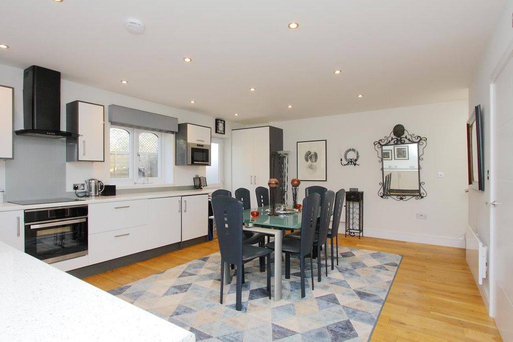 Property photo 2 of 14 Longacre Cottage Ph3.Jpg