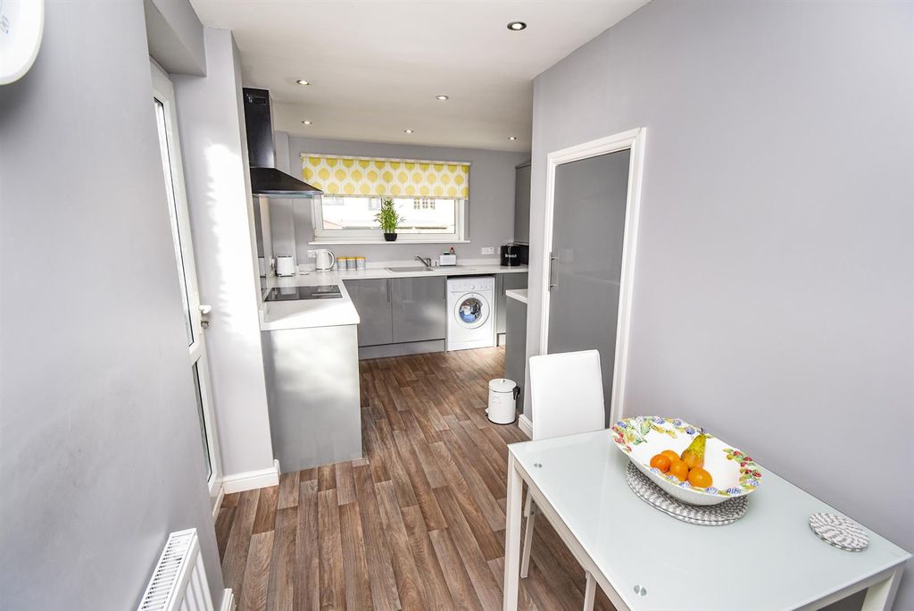 Property photo 3 of 16 Kitchen