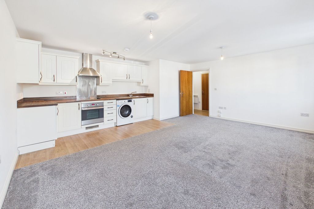 Property photo 3 of 8