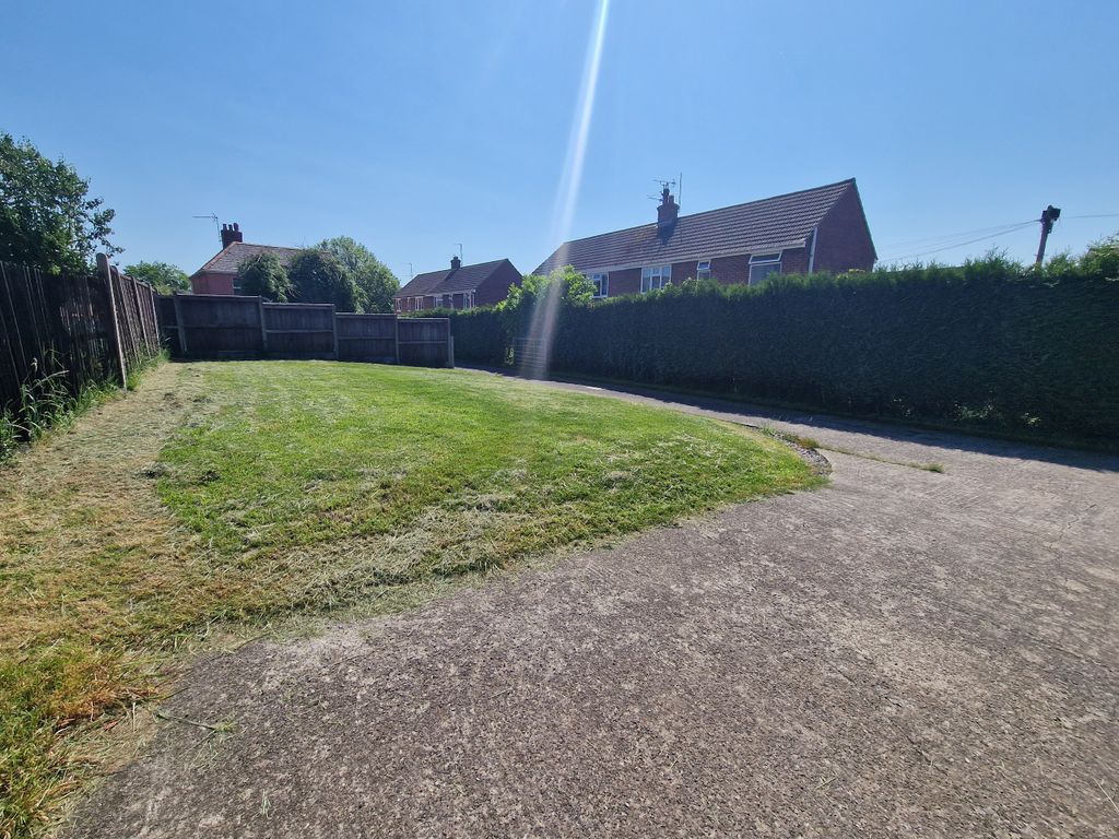 Property photo 2 of 11 Front Garden