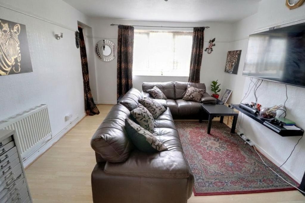 Property photo 2 of 8