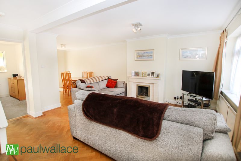 Property photo 2 of 19 Lounge