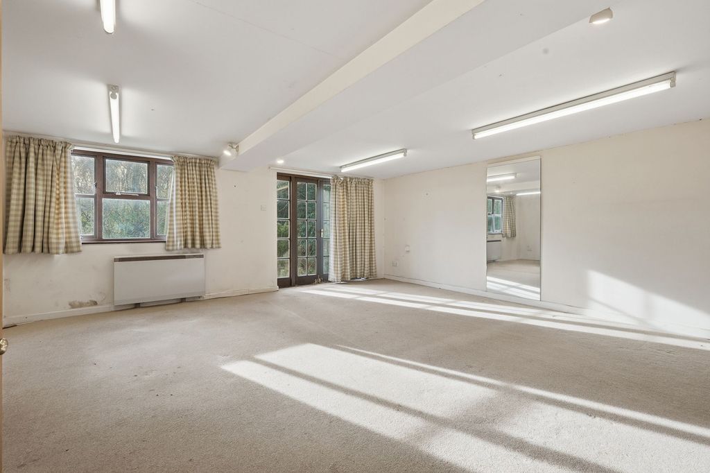 Property photo 3 of 26