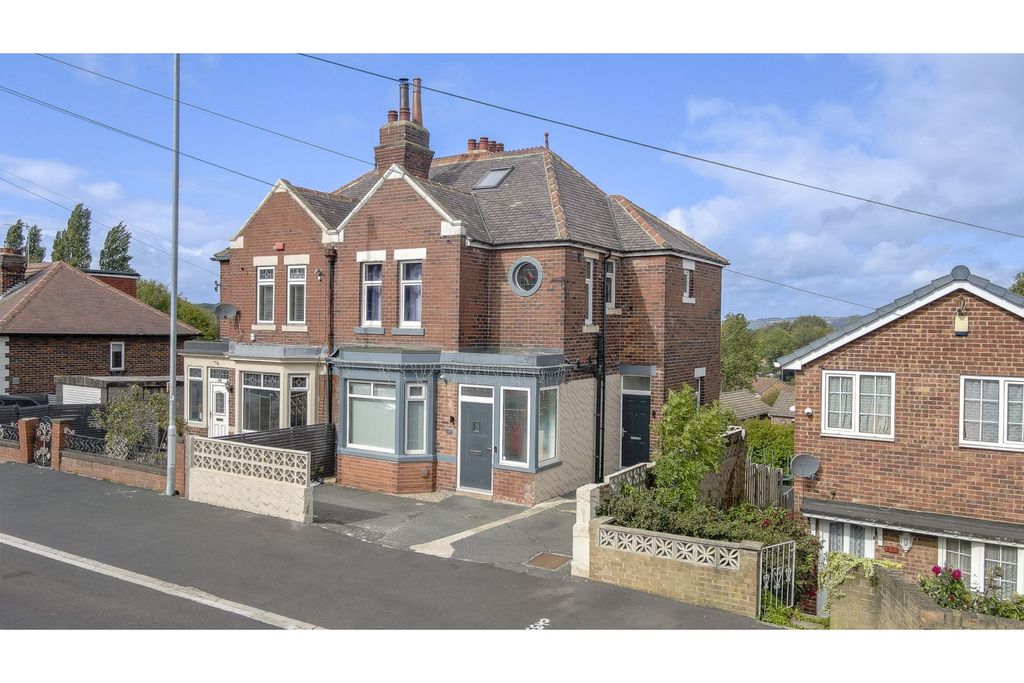 Property photo 2 of 27