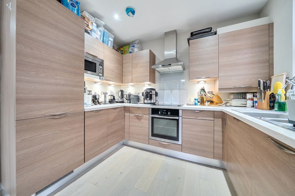 Property photo 2 of 18 Kitchen