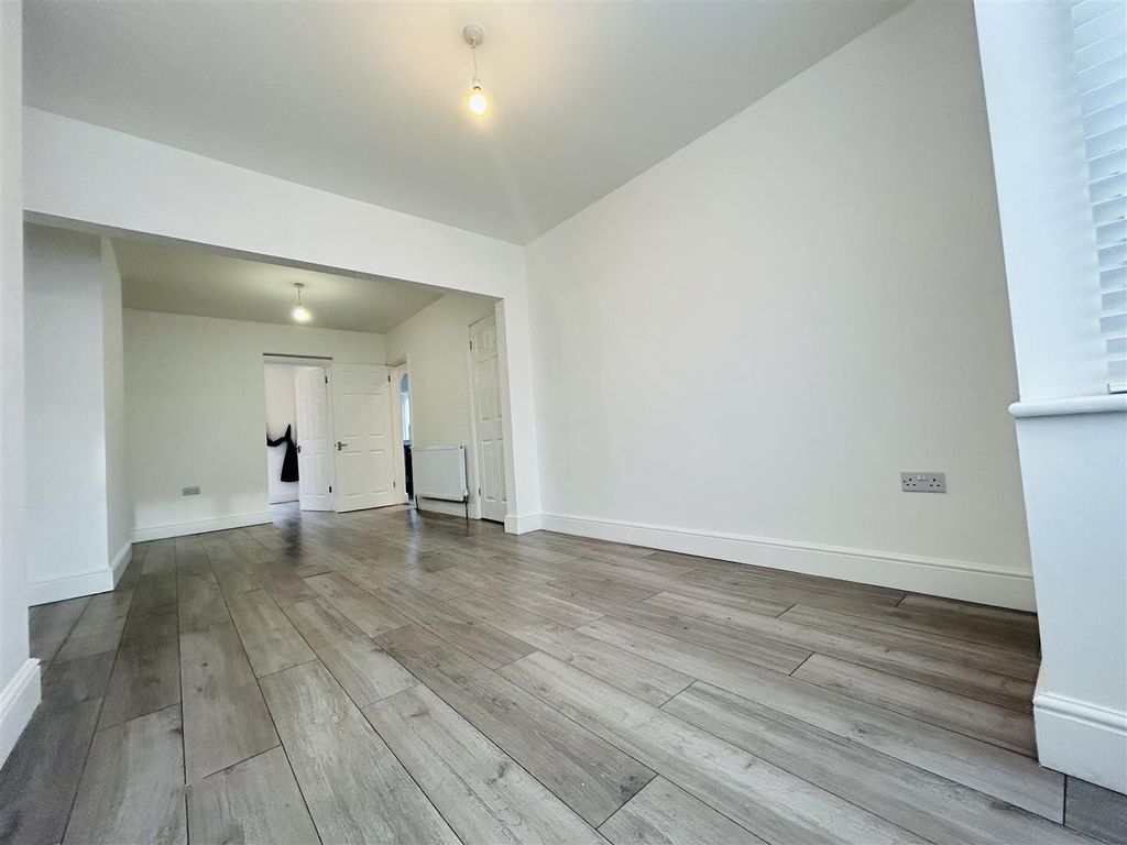 Property photo 2 of 15 Lounge Diner