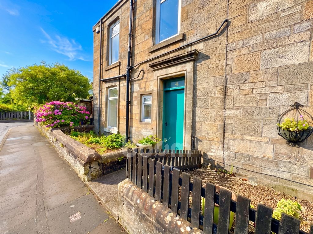 Property photo 2 of 18 Viewpark, Beith Entrance