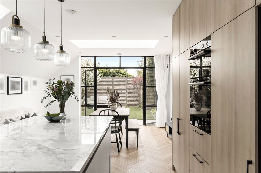 Property photo 3 of 21 Kitchen/Dining Room