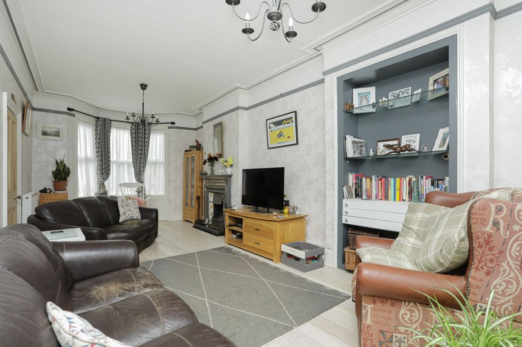 Property photo 2 of 16 Picture 2