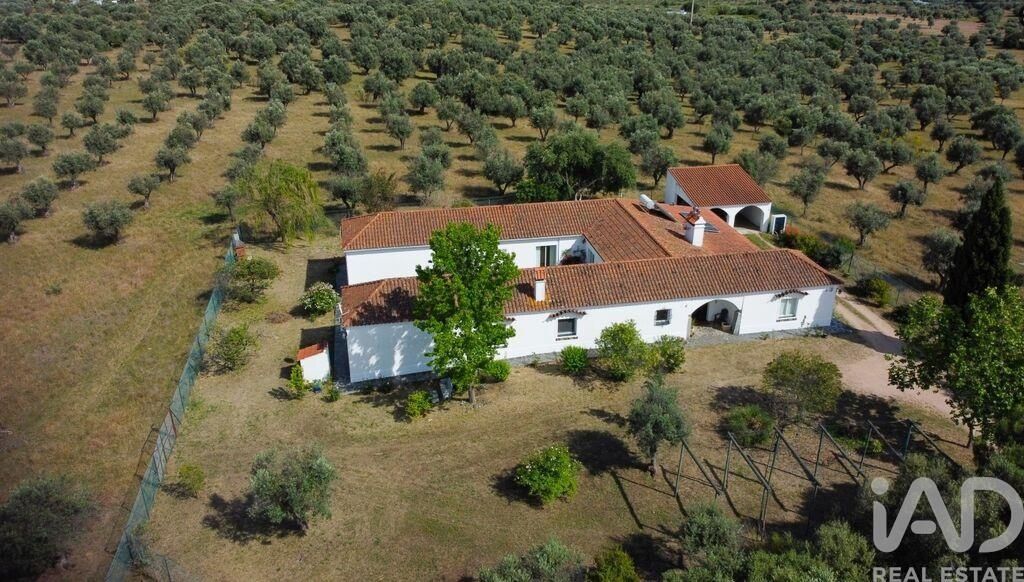 Property photo 2 of 40