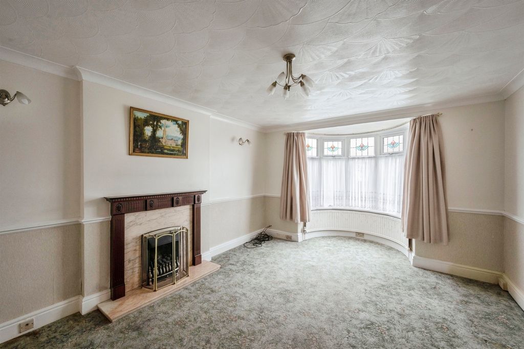 Property photo 2 of 20