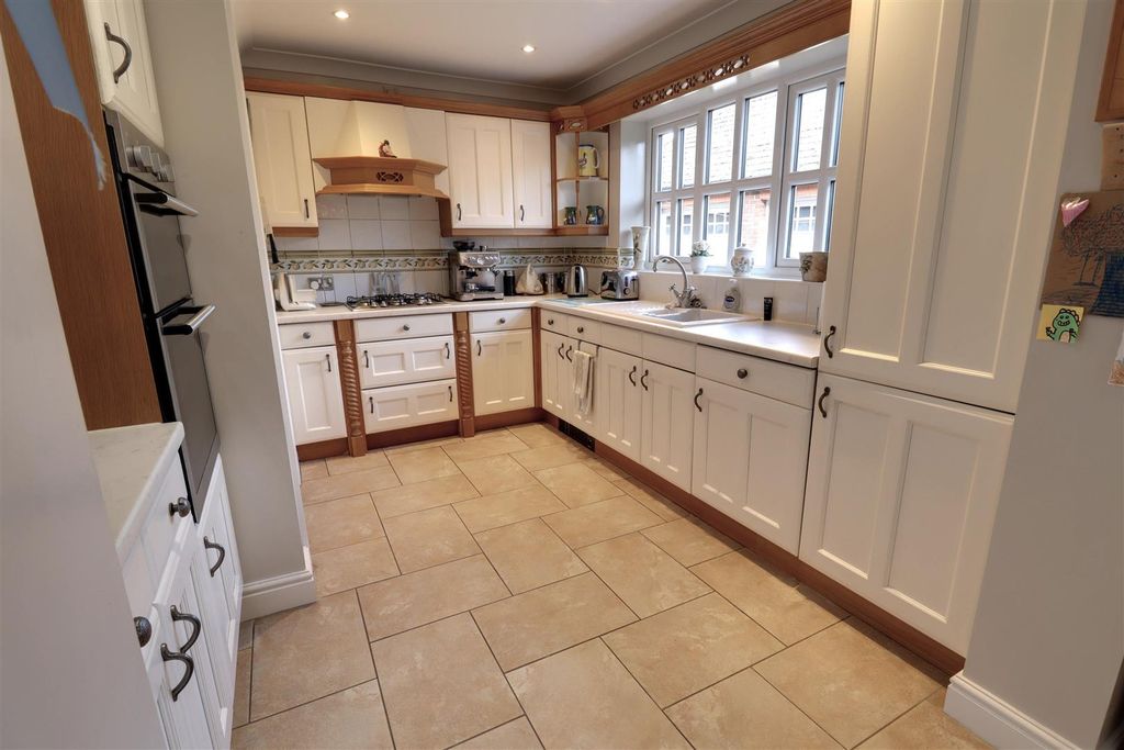 Property photo 2 of 38 Img_9944-Img_9946.Jpg