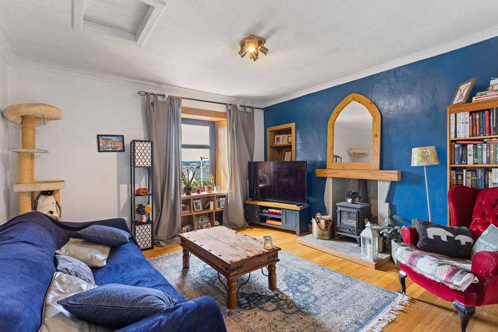 Property photo 2 of 25