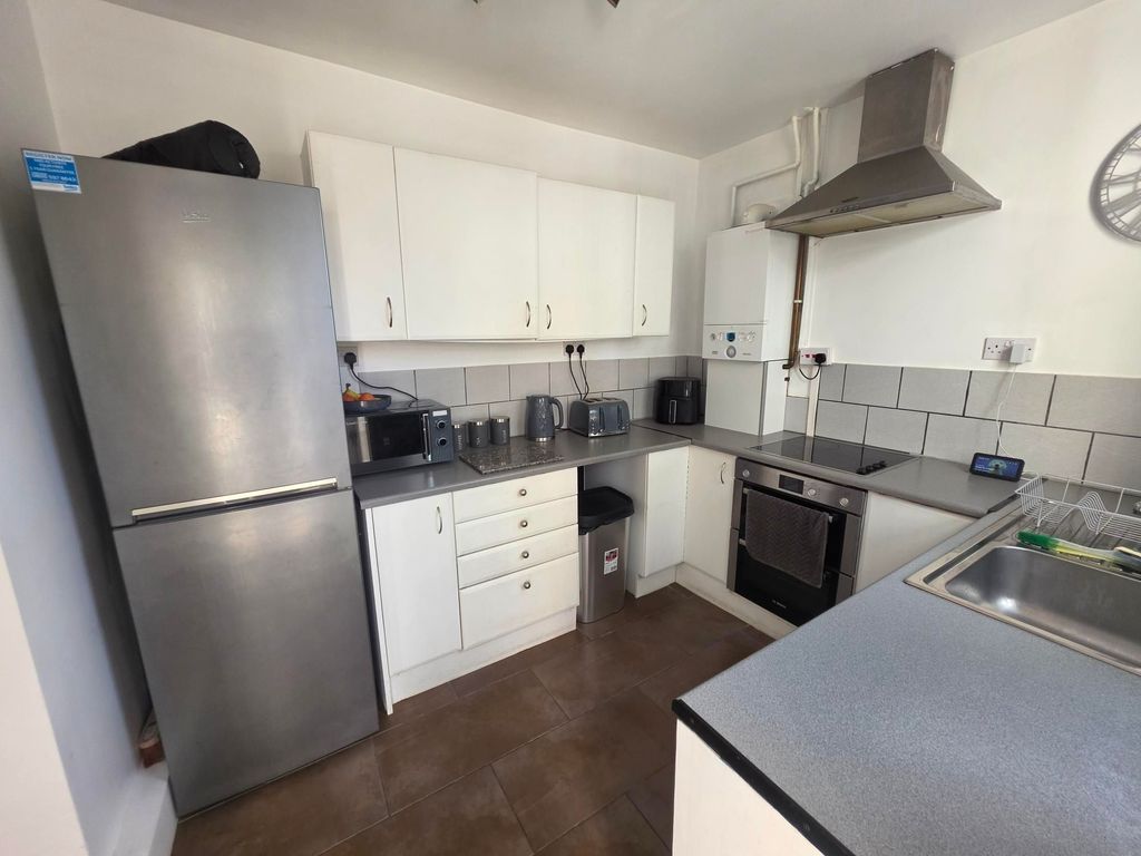 Property photo 3 of 26 Kitchen