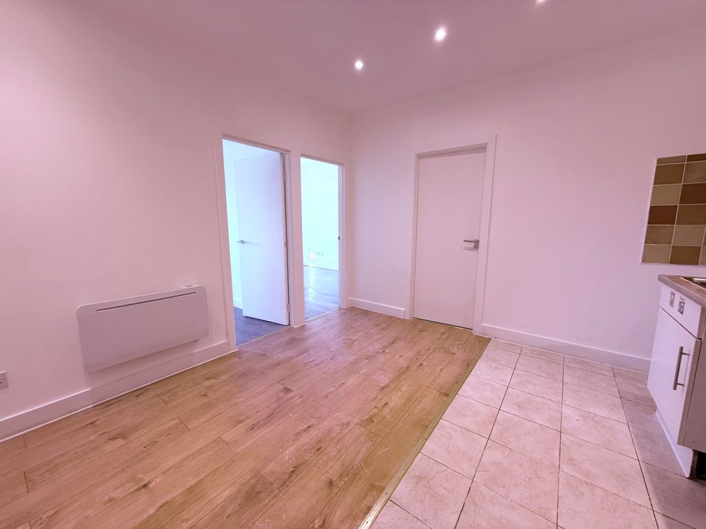 Property photo 2 of 11 Listing_535819_0017_50E8Bbdd