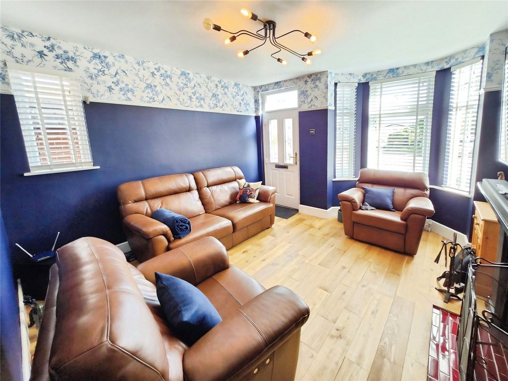 Property photo 2 of 17 Lounge
