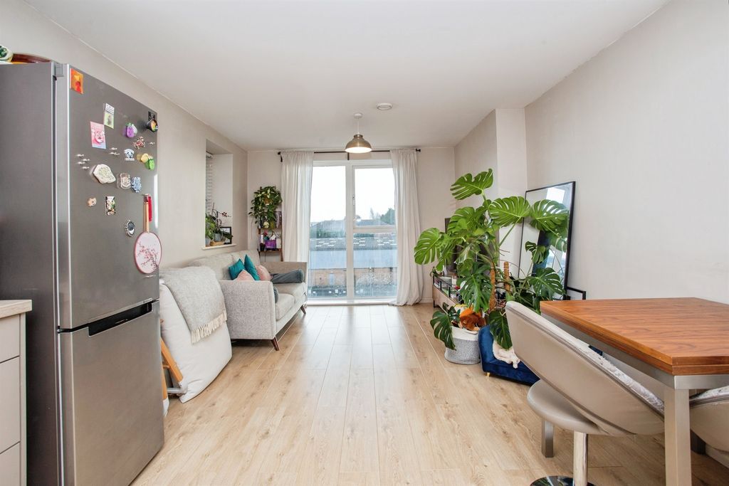 Property photo 3 of 28