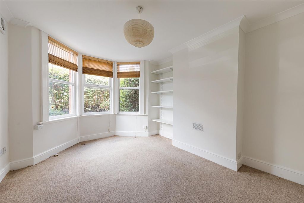 Property photo 2 of 24 Mersey Road, E17