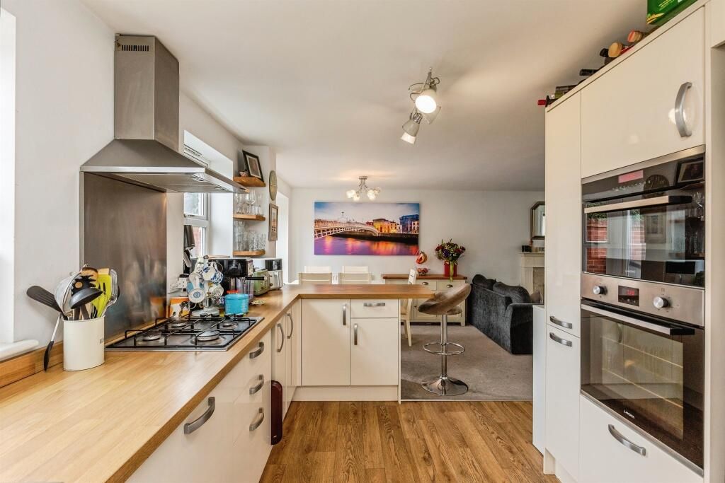 Property photo 2 of 16