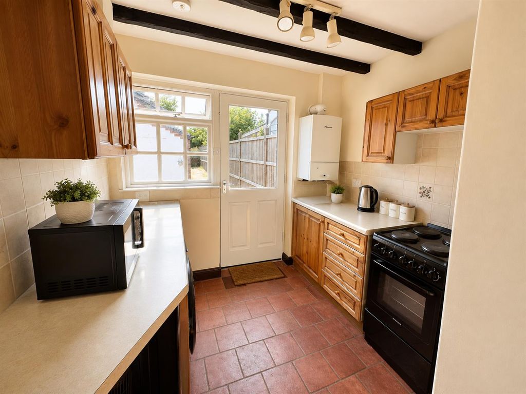 Property photo 3 of 8 Kitchen