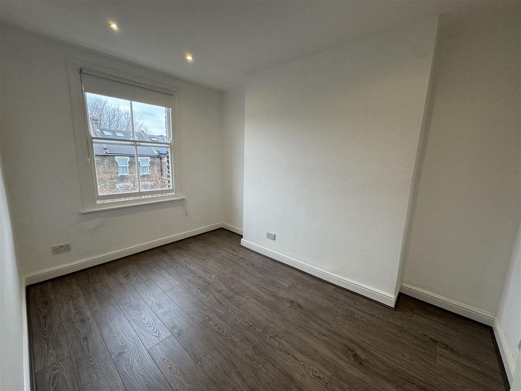 Property photo 2 of 8 Studio