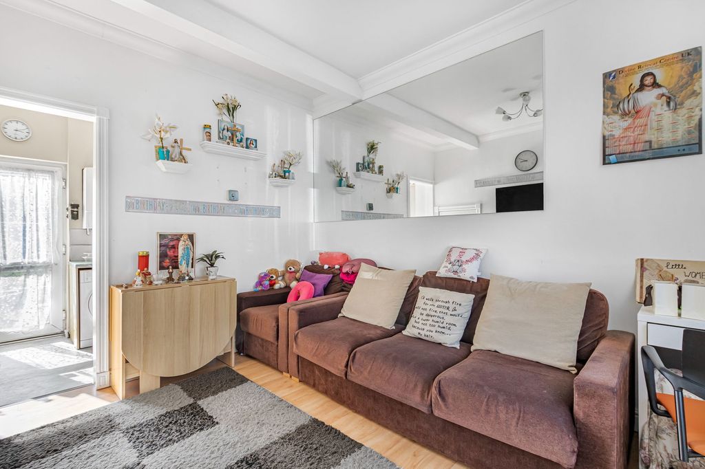 Property photo 3 of 9