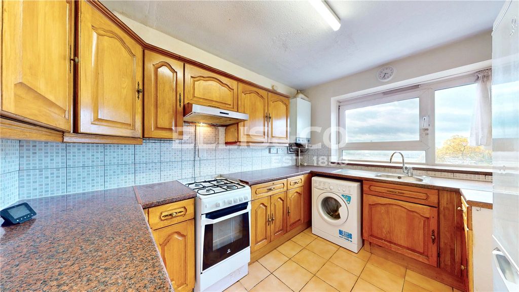 Property photo 2 of 18 Picture No. 14