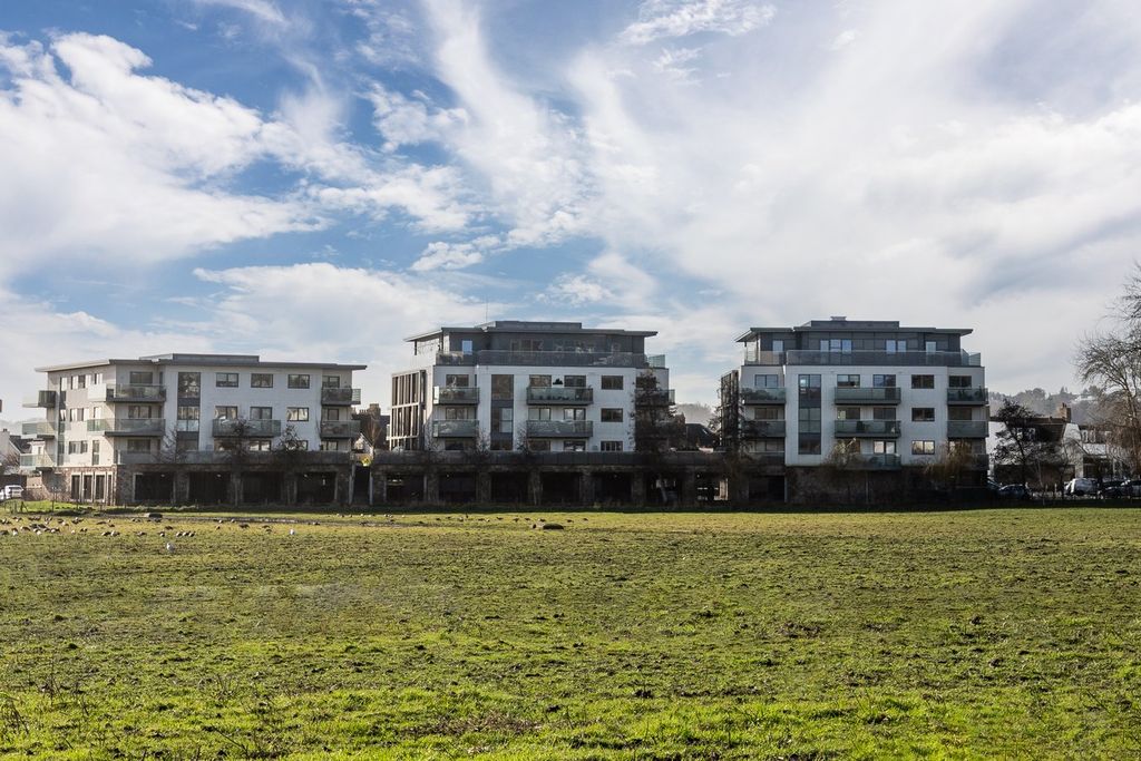 Property photo 1 of 24