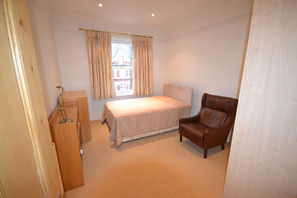 Property photo 3 of 6