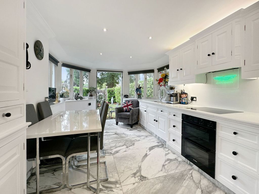 Property photo 2 of 24